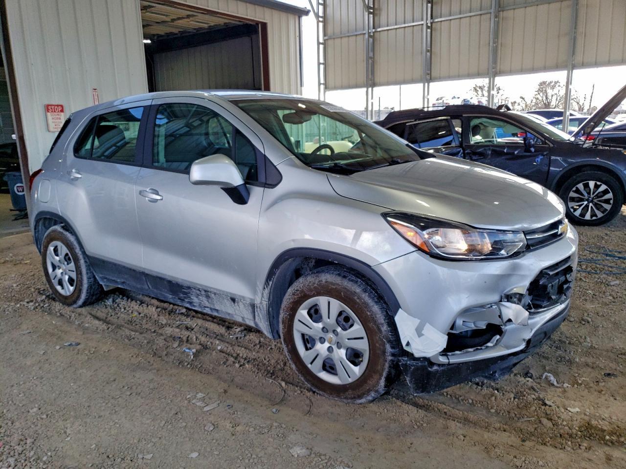 2017 Chevrolet Trax Ls - Image 4