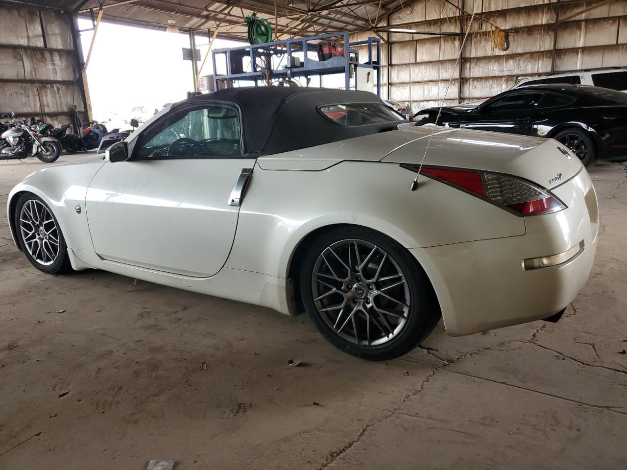 2004 Nissan 350Z Roadster - Фото 2