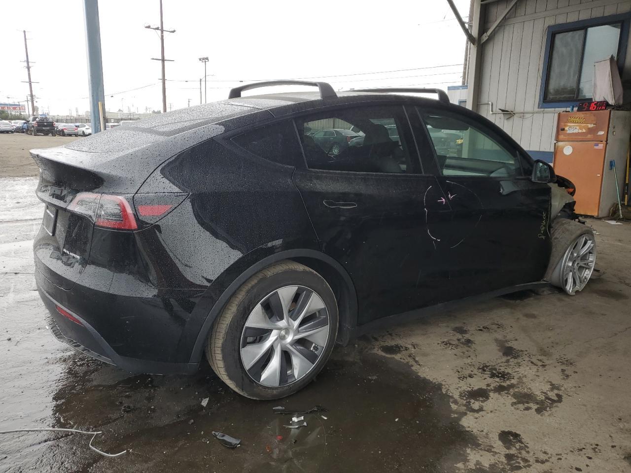 2023 Tesla Model Y - Фото 3