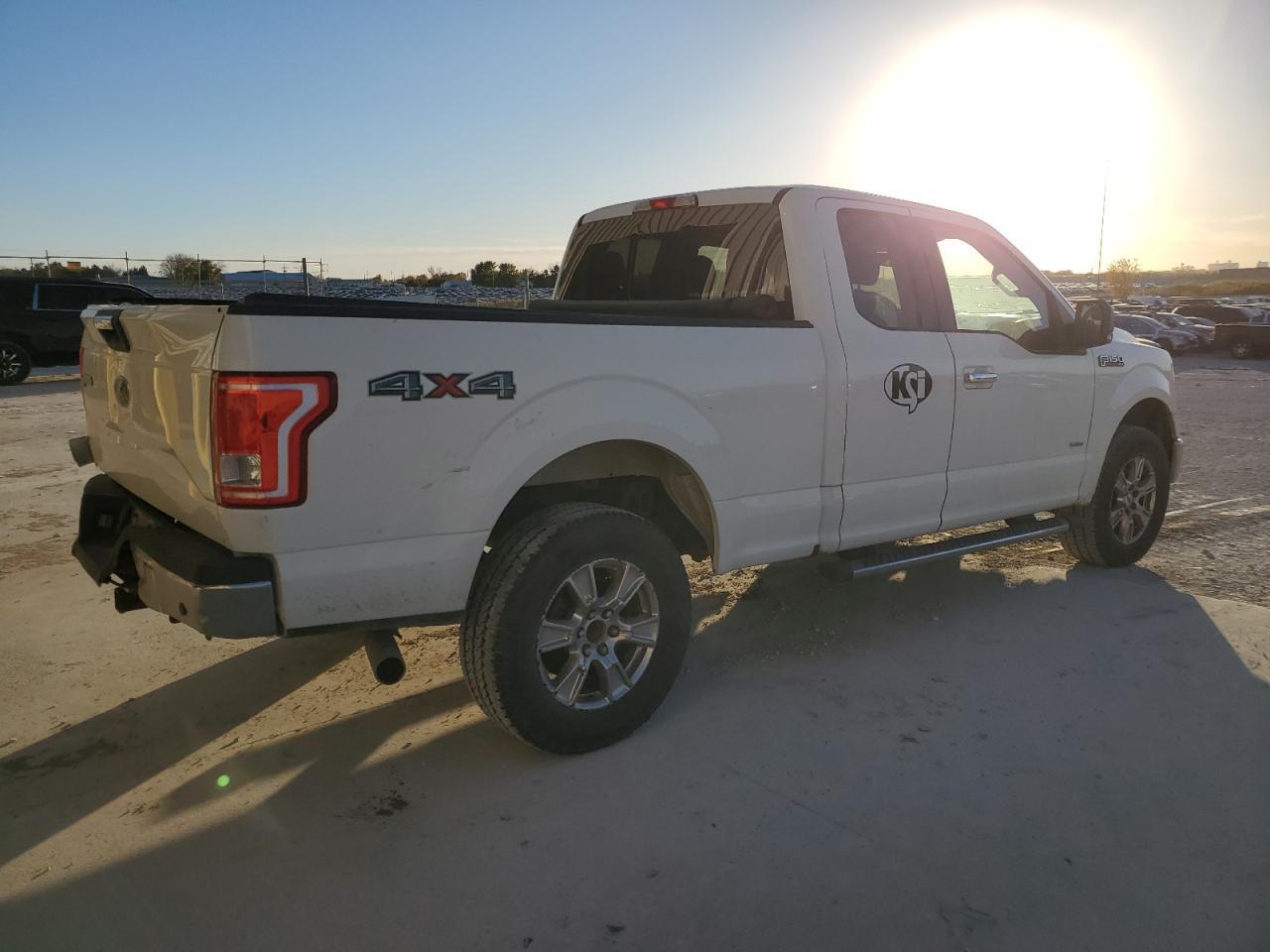 2015 Ford F150 Super Cab - Фото 3