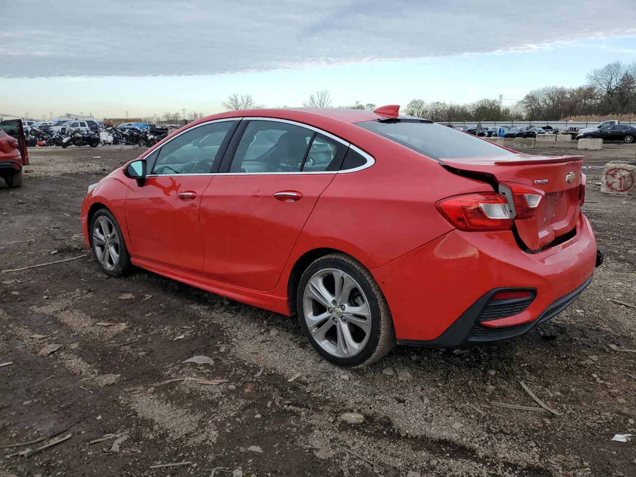 2017 Chevrolet Cruze Premier - Фото 2