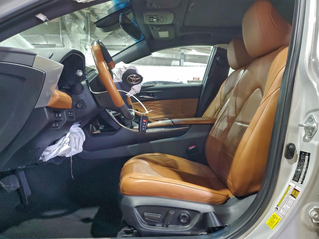 2022 Toyota Avalon Limited - Image 7