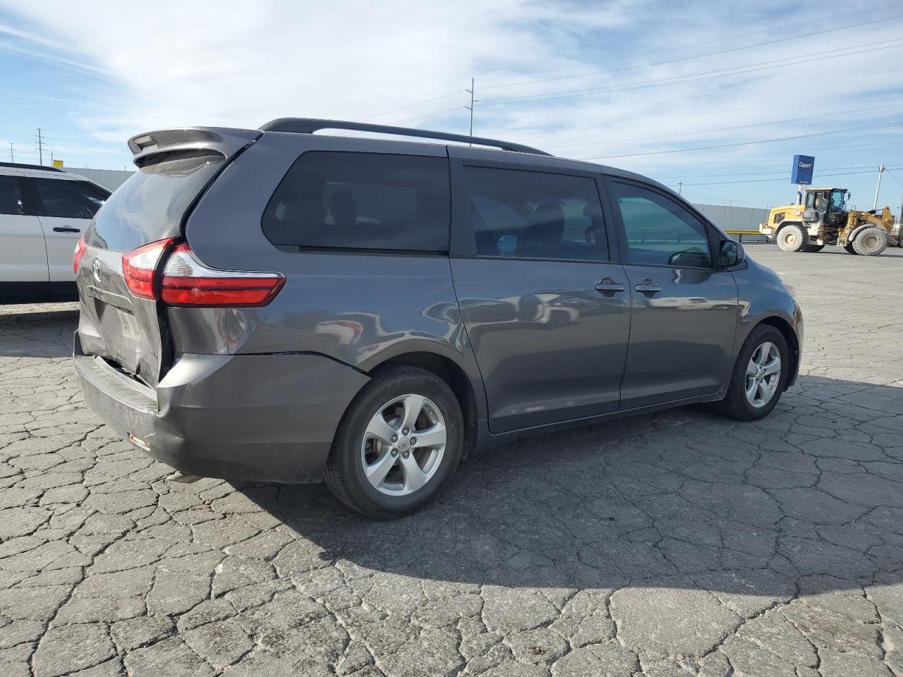 2015 Toyota Sienna Le - Фото 3