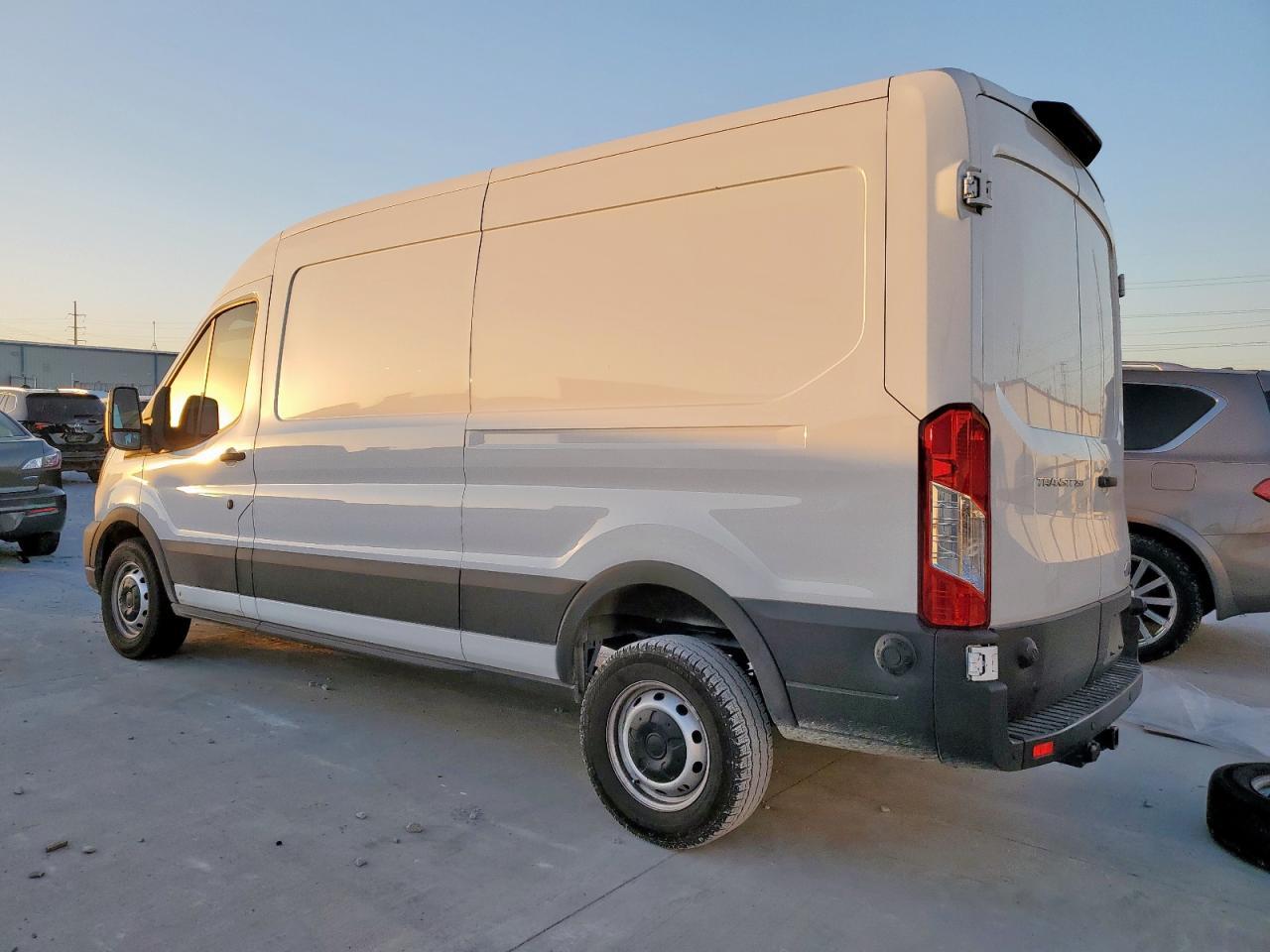 2024 Ford Transit T-250 - Фото 2