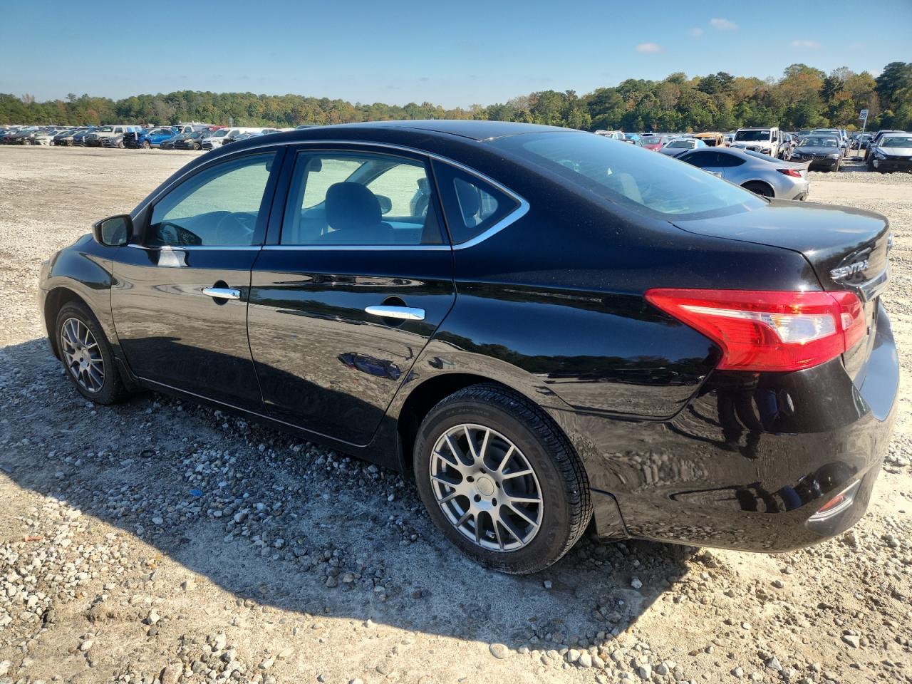 2016 Nissan Sentra S - Фото 2