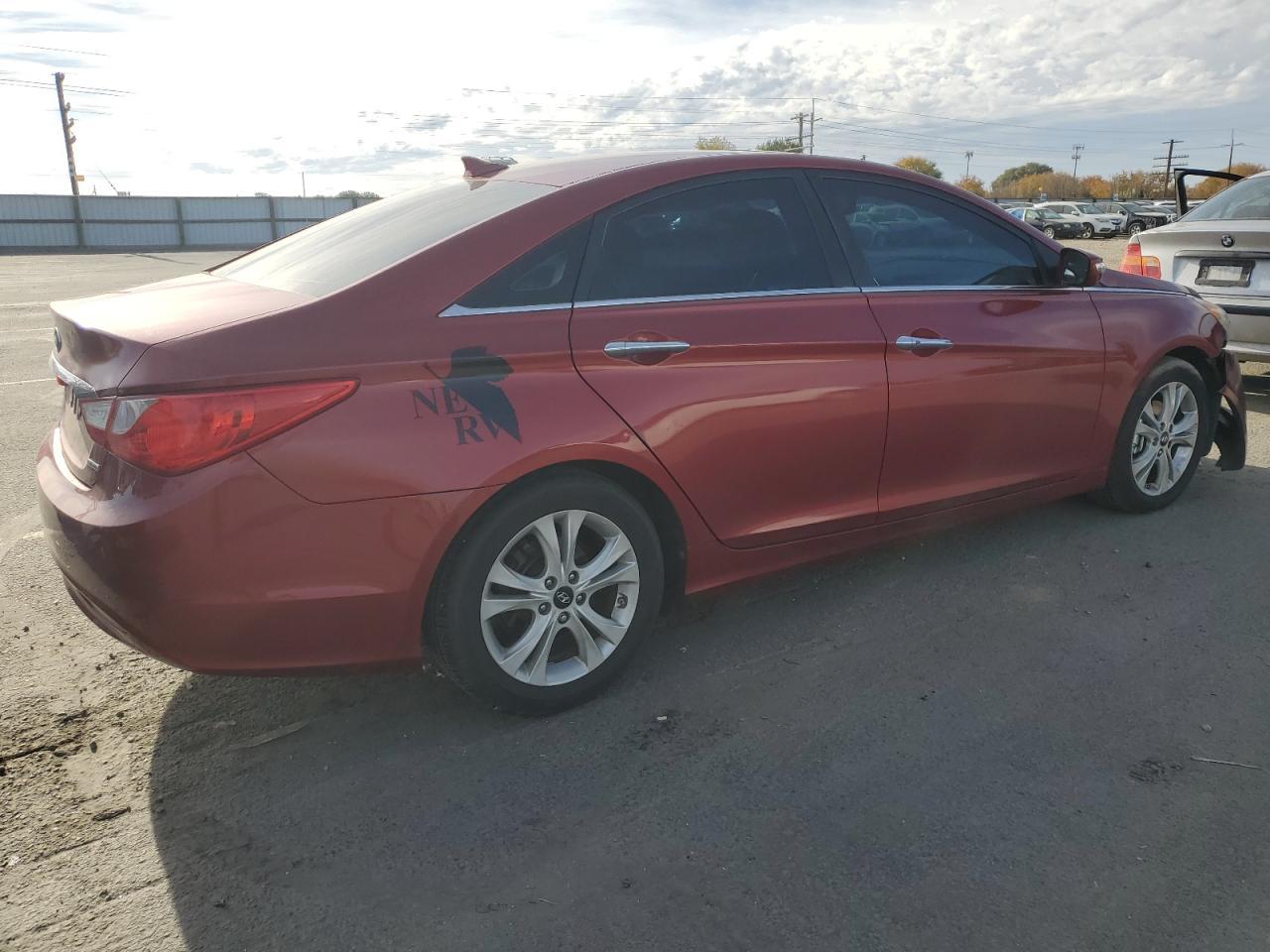 2013 Hyundai Sonata - Image 3