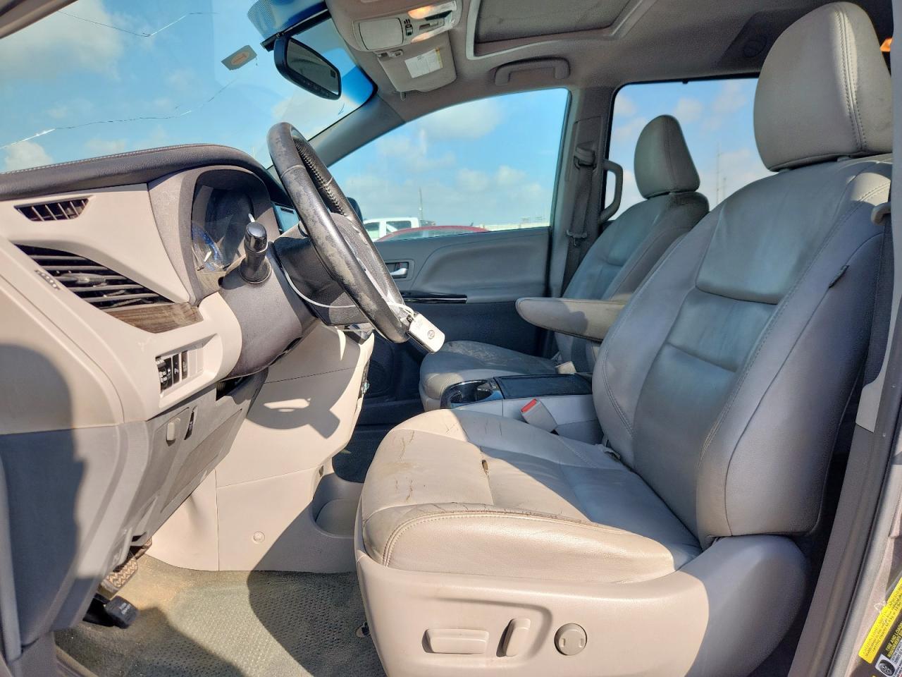 2016 Toyota Sienna Xle - Image 7