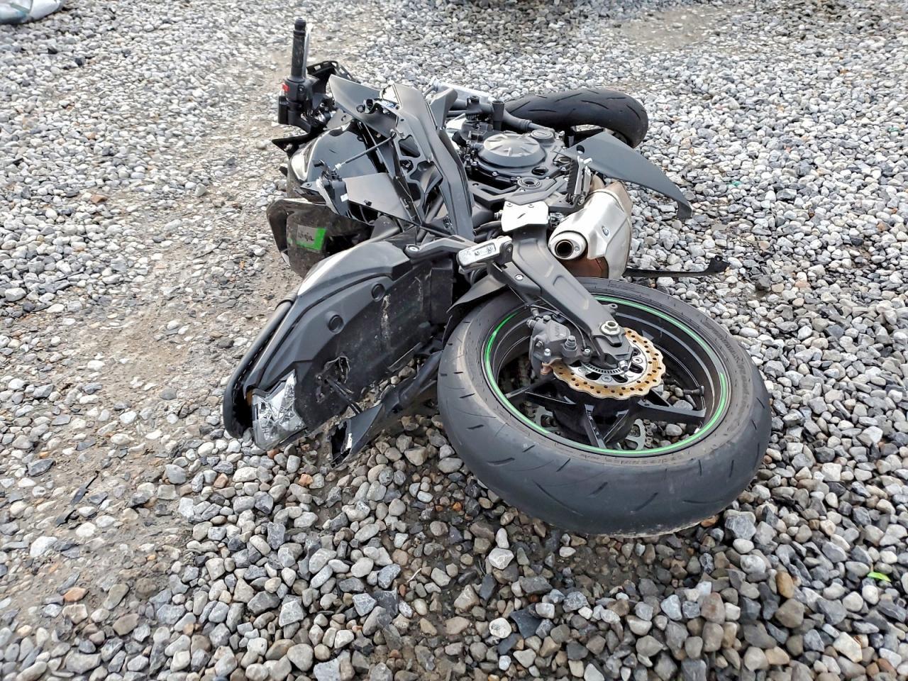 2025 Kawasaki Ex650 R - Image 4