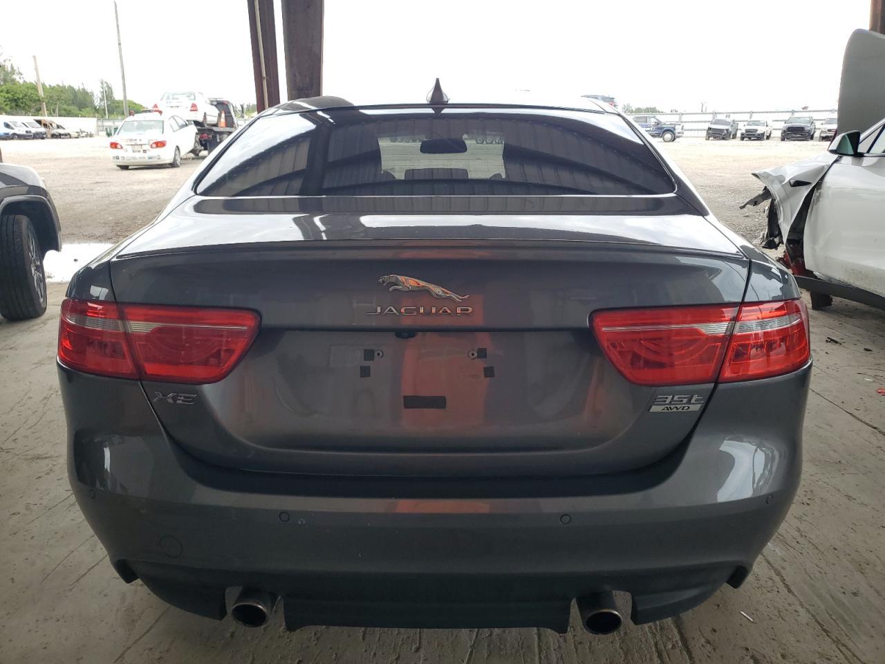 2017 Jaguar Xe R - Sport - Фото 6