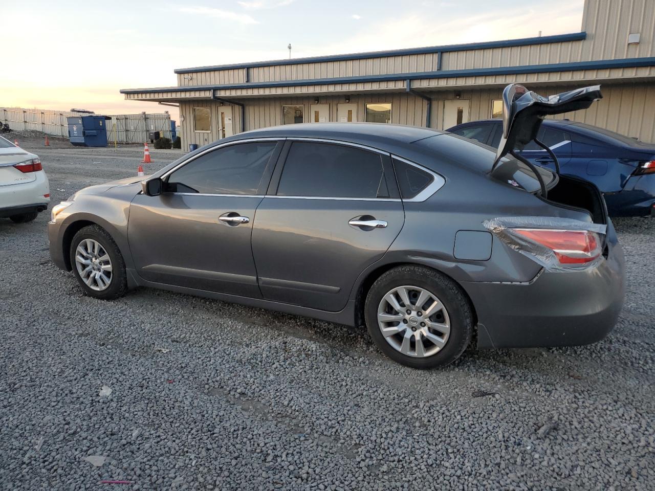 2015 Nissan Altima 2.5 - Фото 2