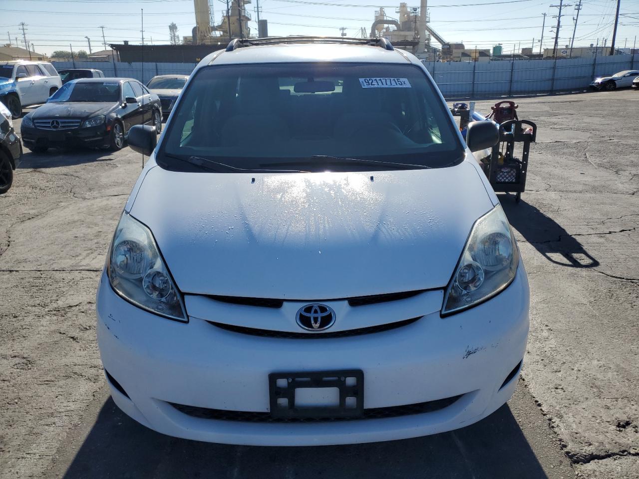 2010 Toyota Sienna Ce - Фото 5