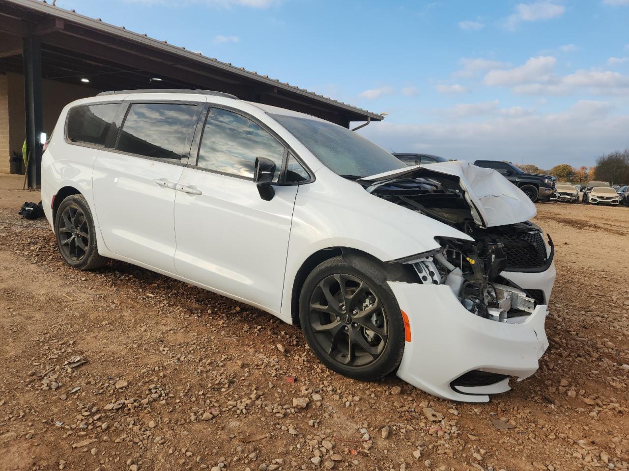 2024 Chrysler Pacifica Touring L - Image 4