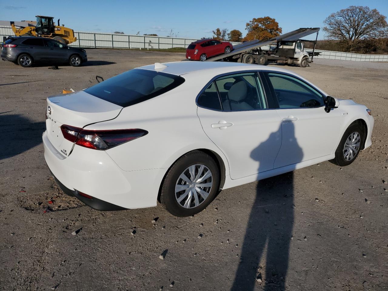 2021 Toyota Camry Le - Фото 3