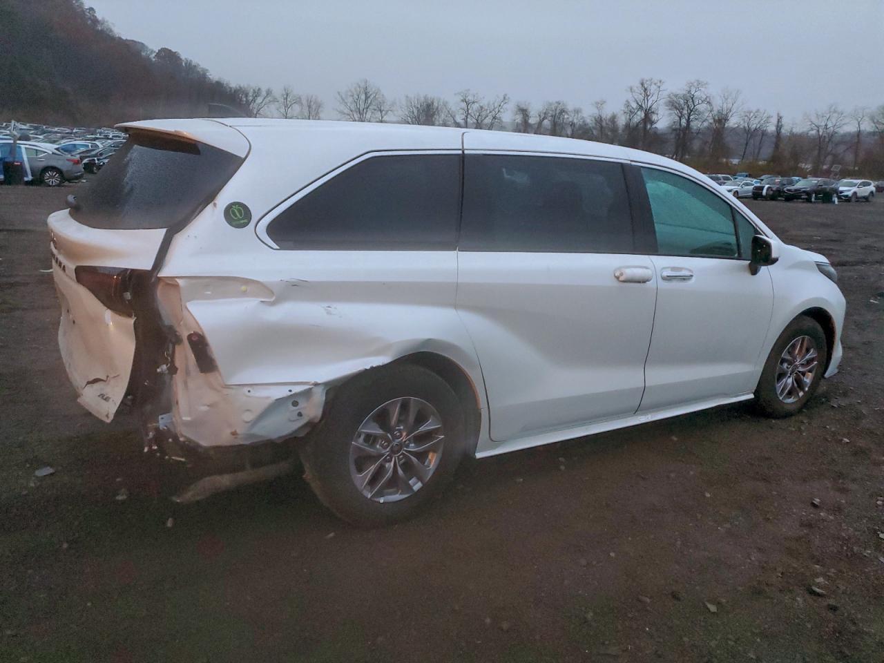 2025 Toyota Sienna Xle - Фото 3