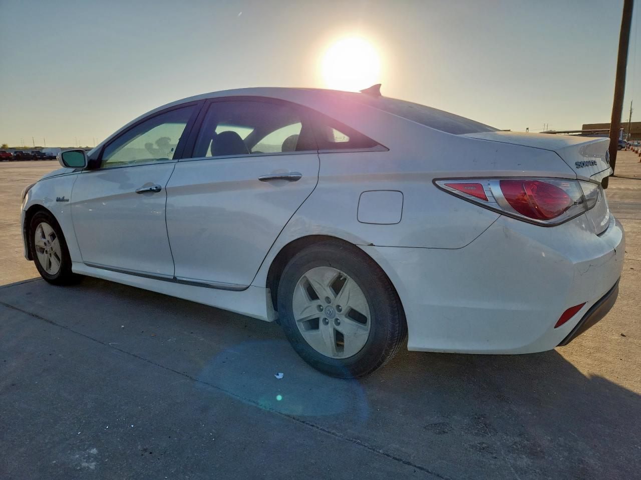 2012 Hyundai Sonata Hybrid - Image 2