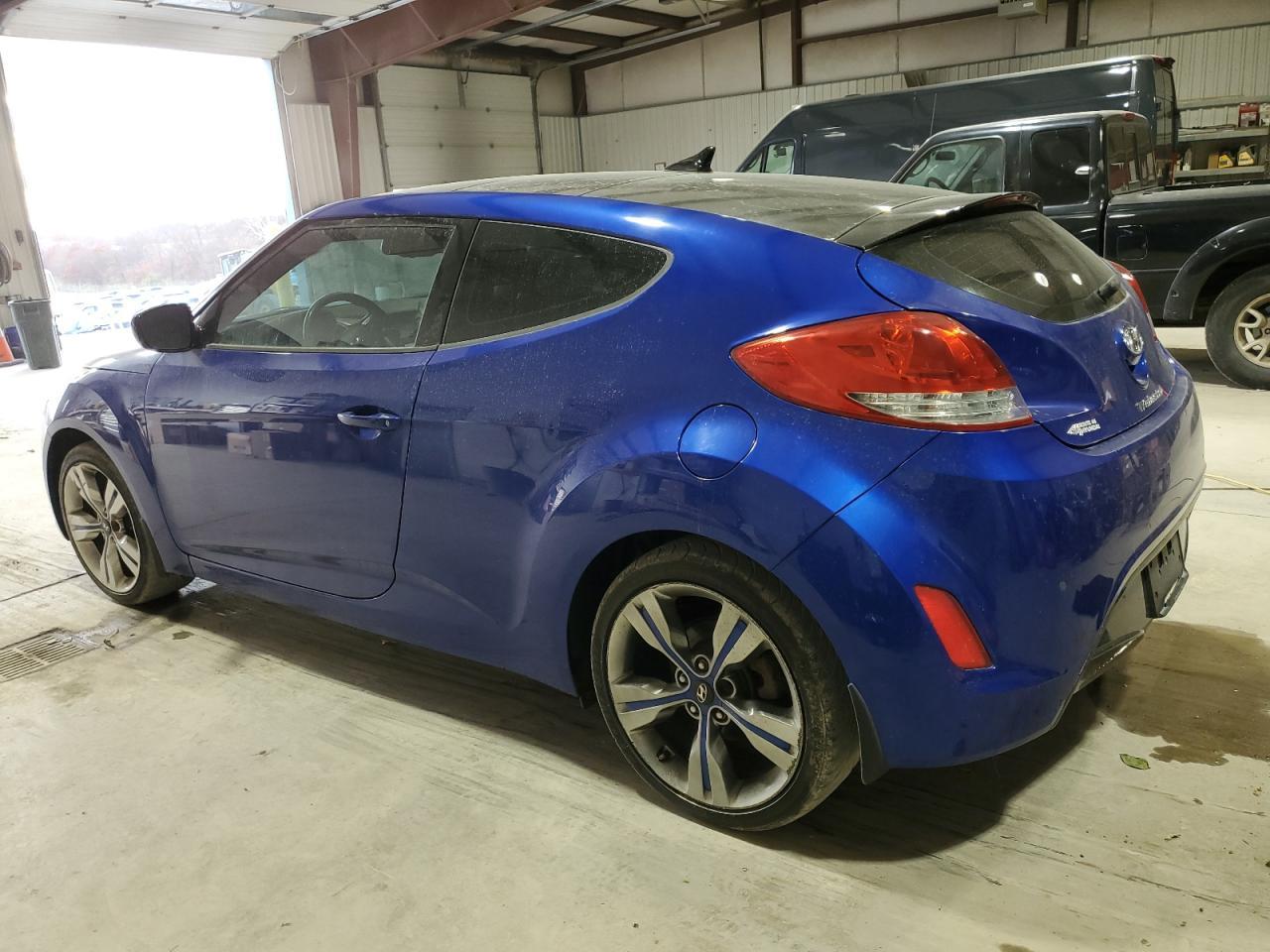 2013 Hyundai Veloster - Фото 2