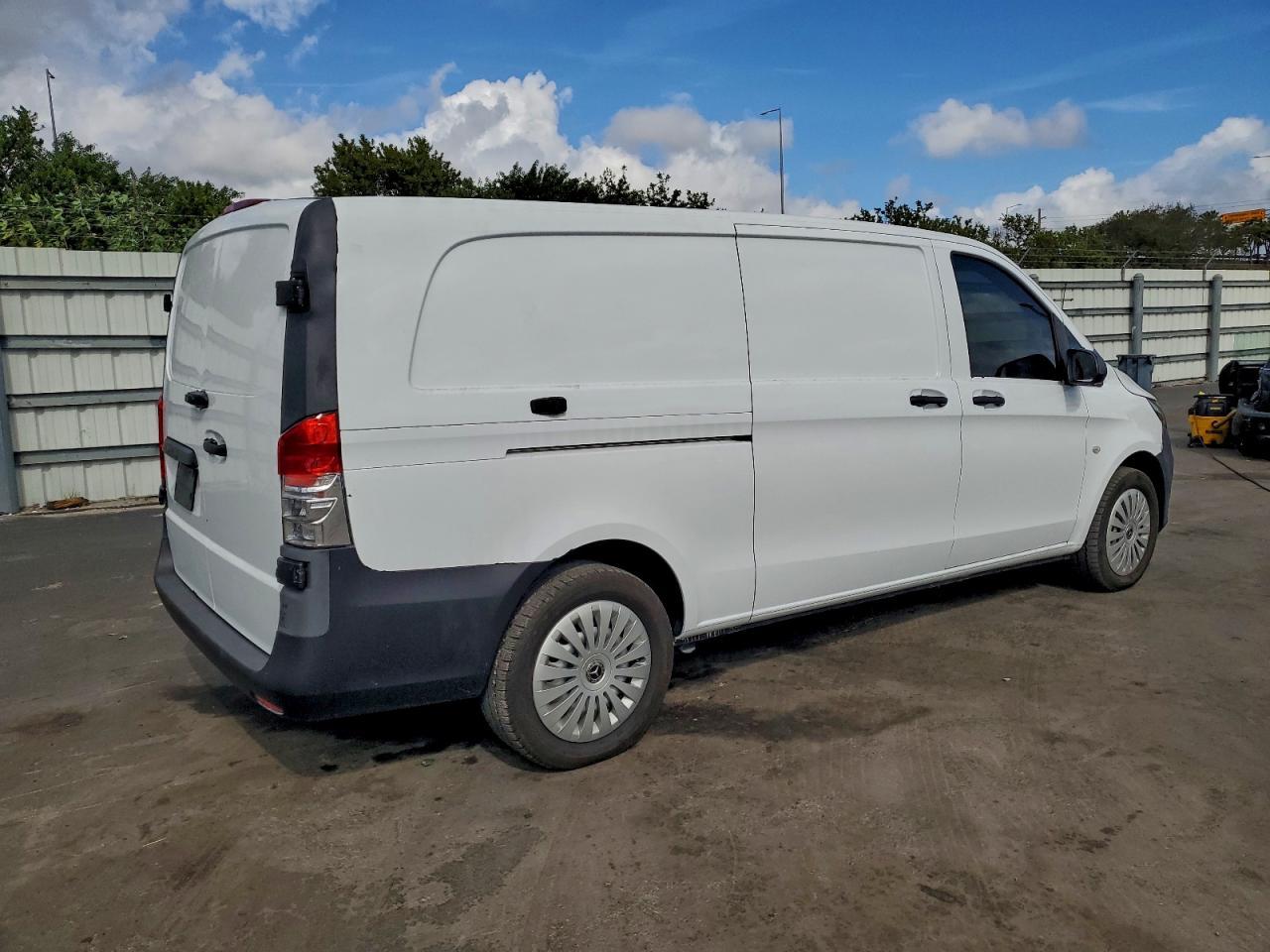 2022 Mercedes-Benz Metris - Image 3