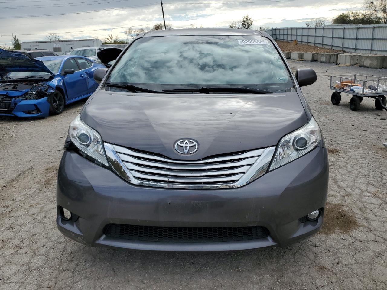 2013 Toyota Sienna Xle - Image 5