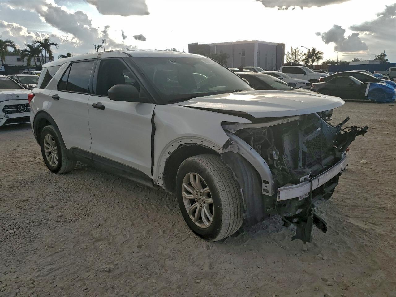 2022 Ford Explorer Police Interceptor - Image 4