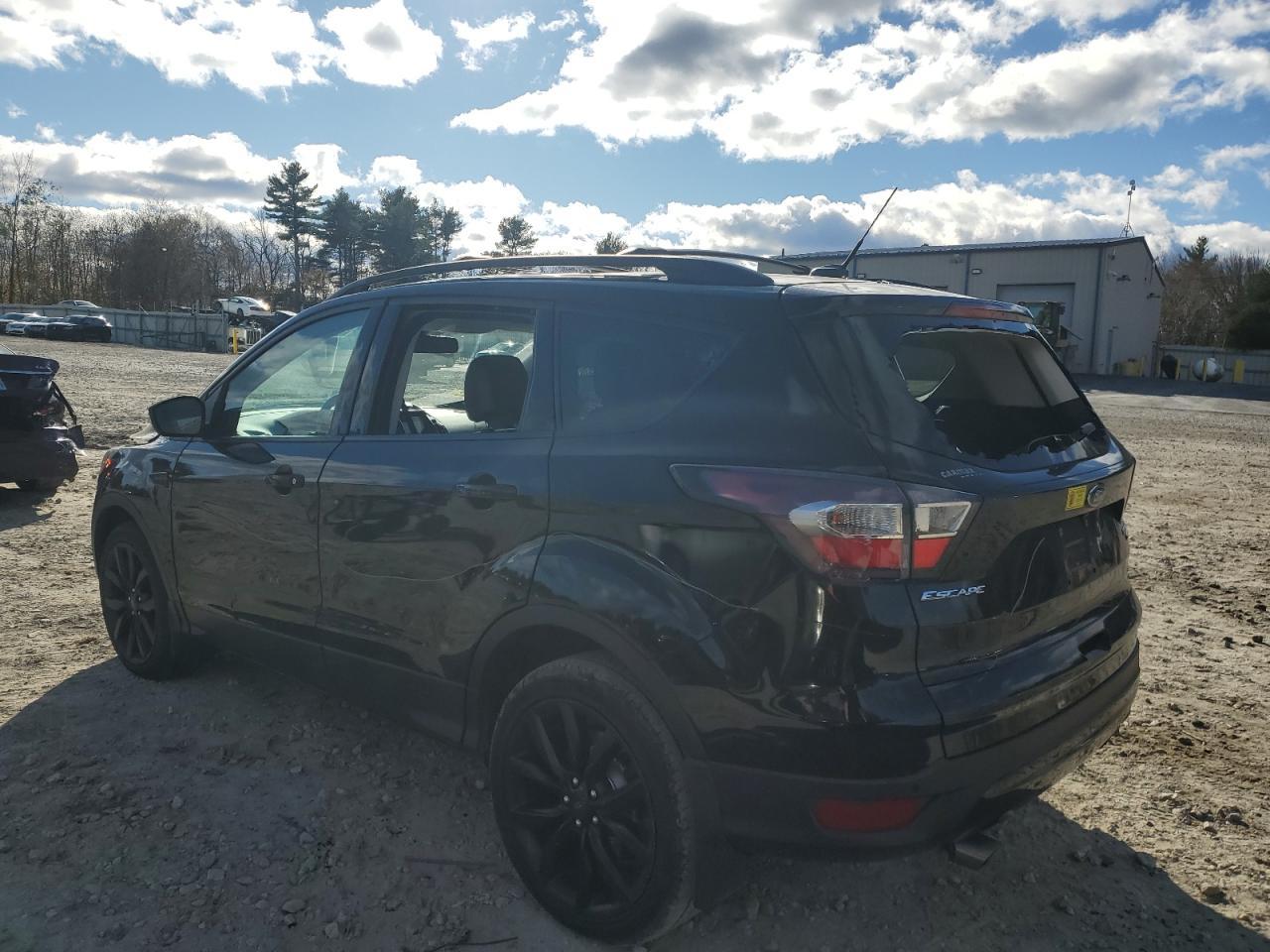 2017 Ford Escape Titanium - Фото 2