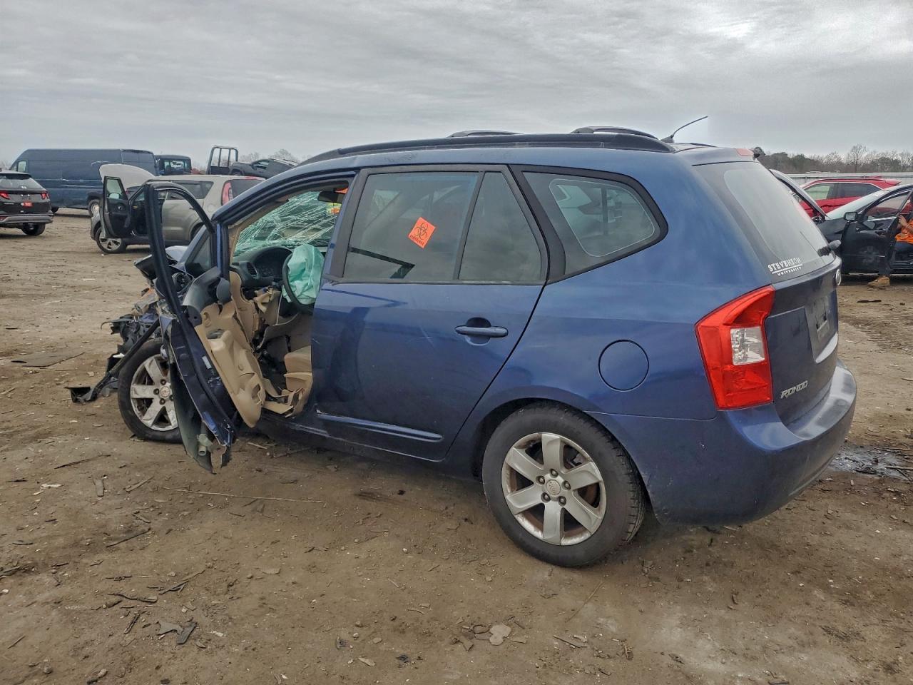 2008 Kia Rondo Lx - Фото 2