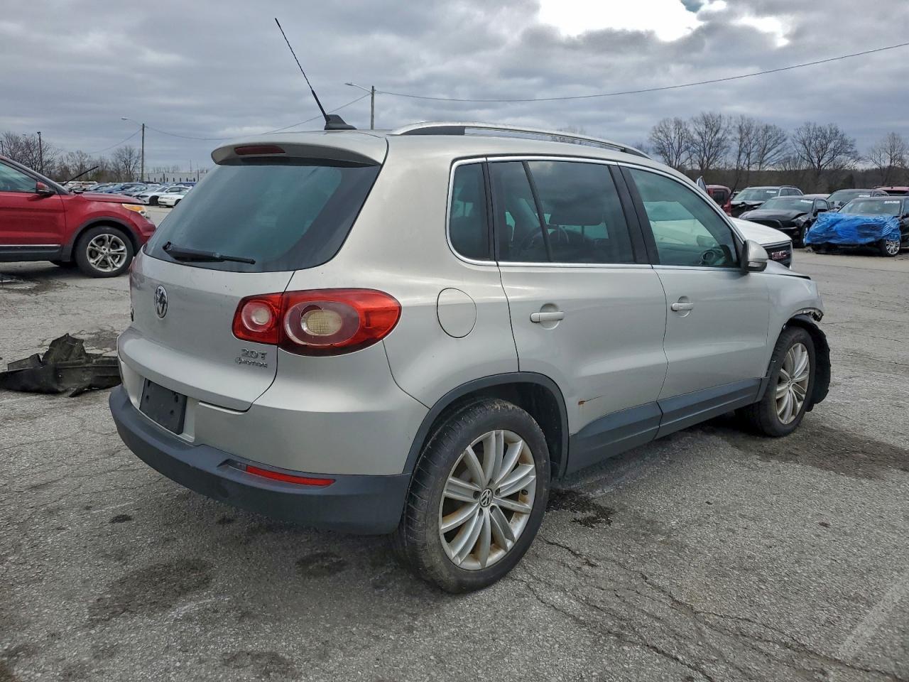 2011 Volkswagen Tiguan S - Image 3