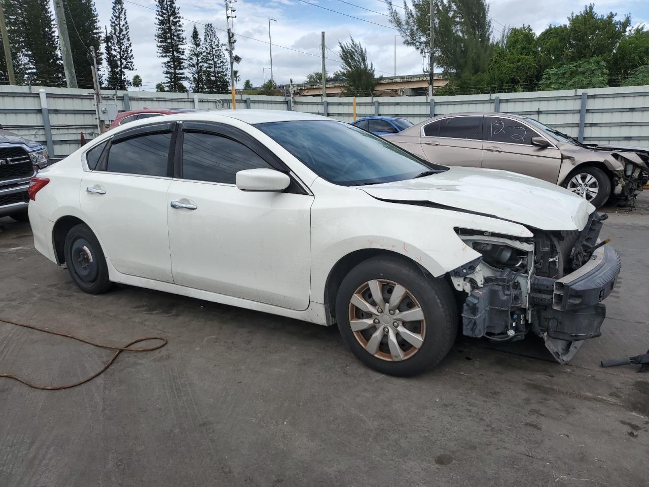 2017 Nissan Altima 2.5 - Фото 4