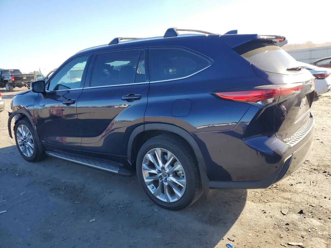 2023 Toyota Highlander Hybrid Limited - Фото 2