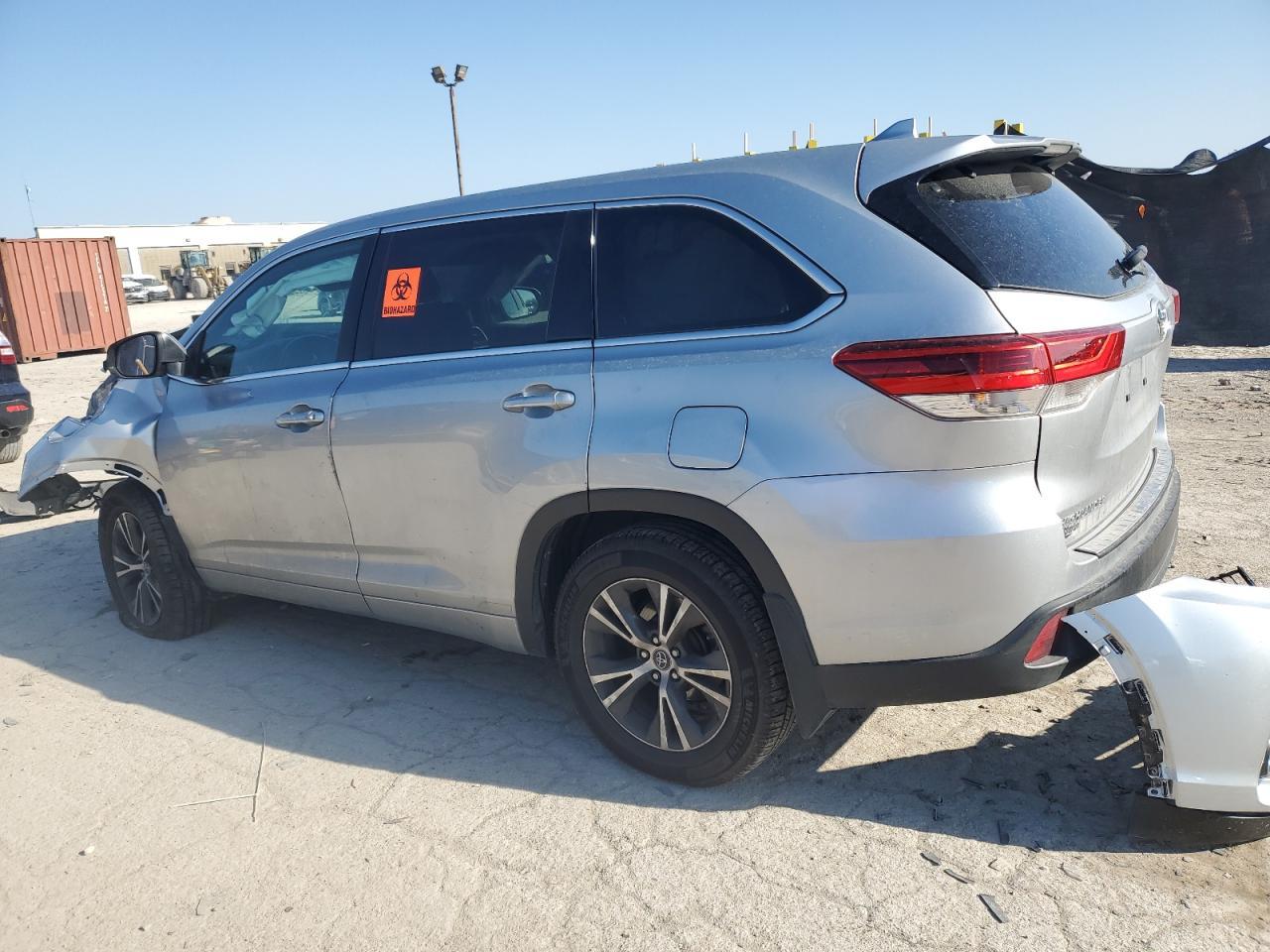 2017 Toyota Highlander Le - Фото 2