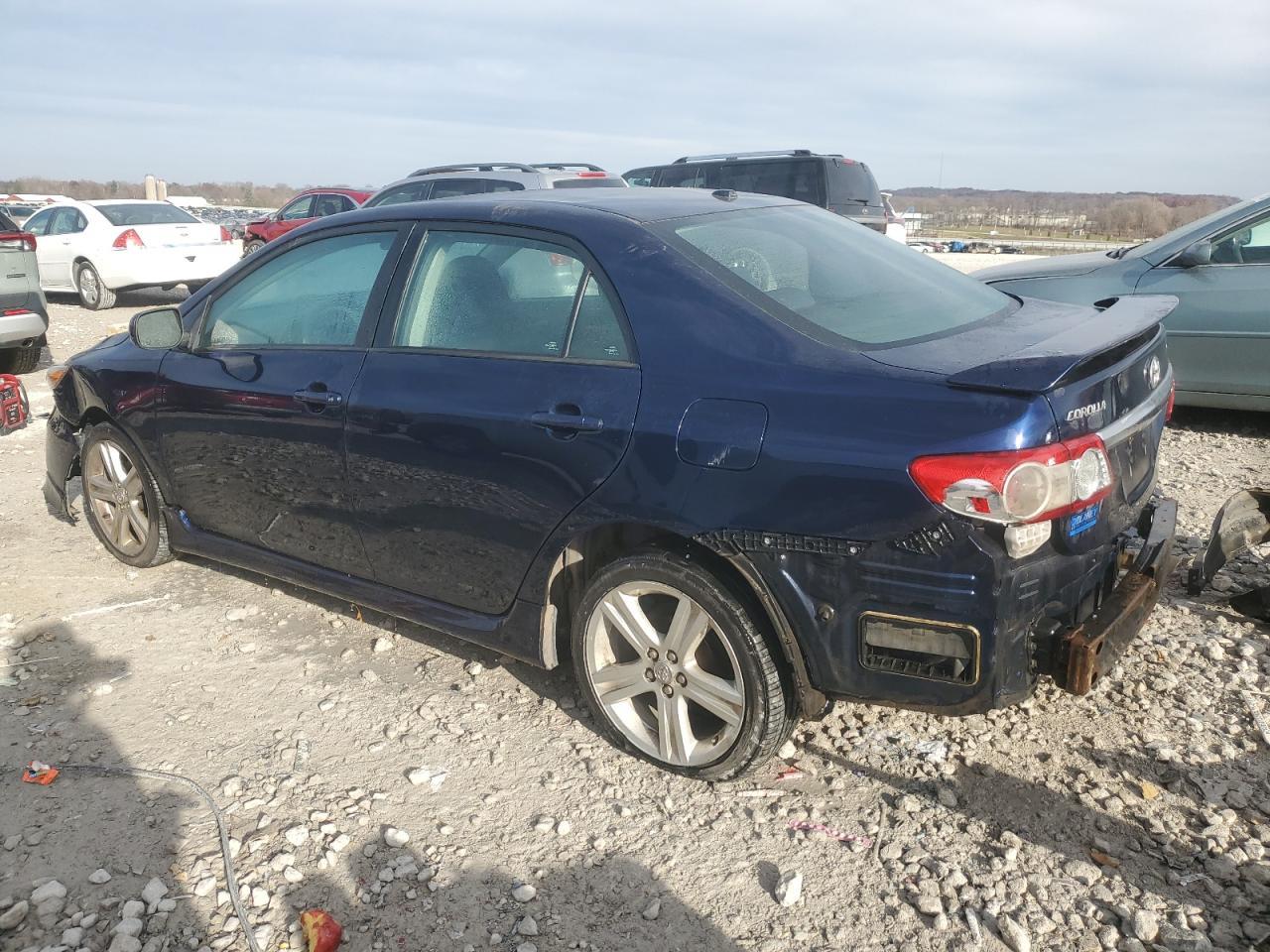 2013 Toyota Corolla Base - Фото 2