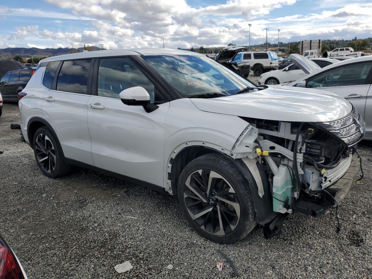 2022 Mitsubishi Outlander Se - Image 4