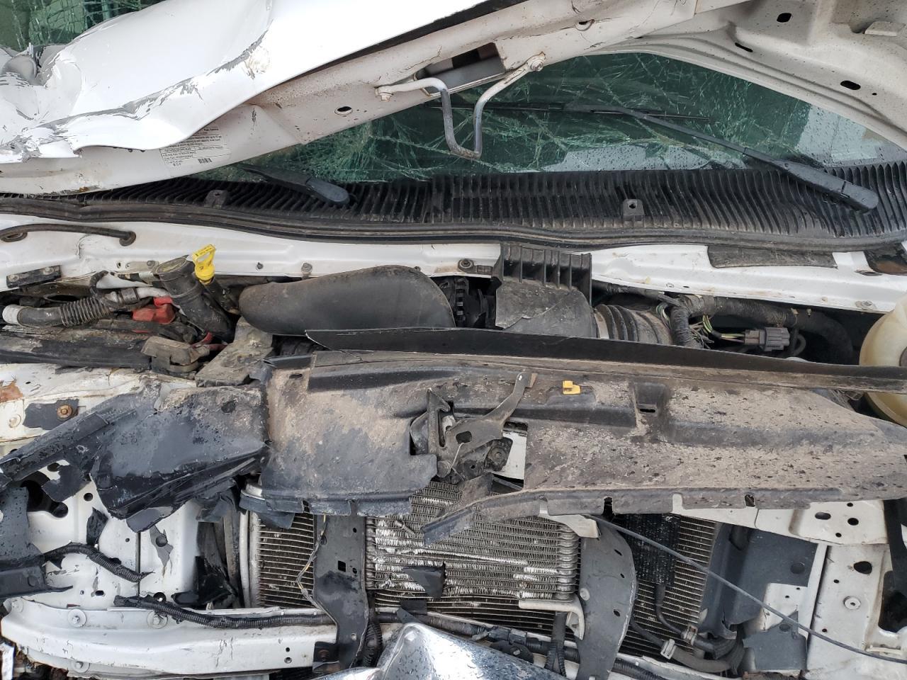 2017 Ford Econoline E450 Super Duty Cutaway Van - Image 7