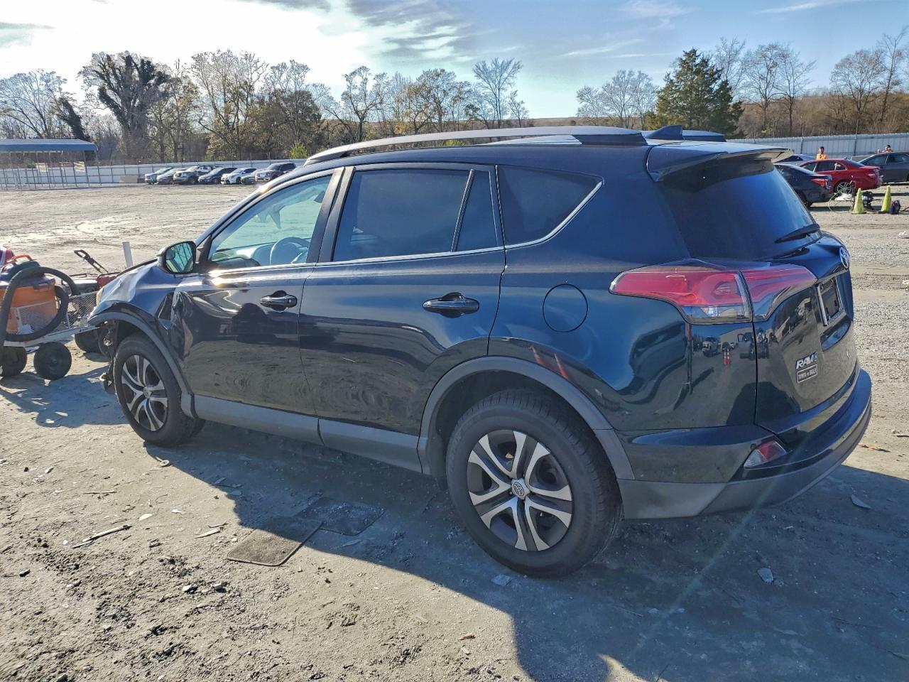 2017 Toyota Rav4 Le - Фото 2