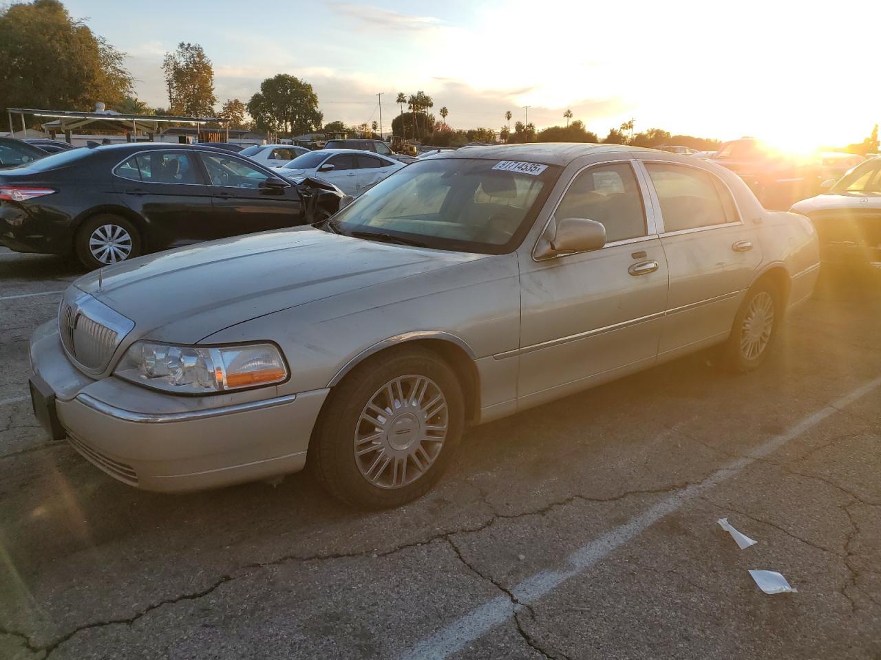 2010 Lincoln Town Car Signature Limited