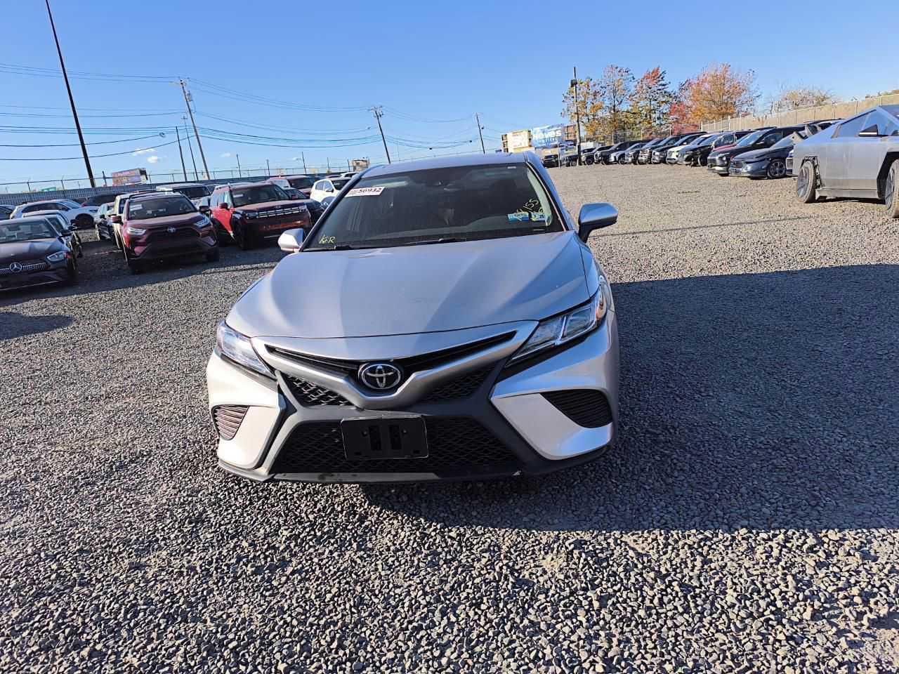2020 Toyota Camry Se - Фото 5
