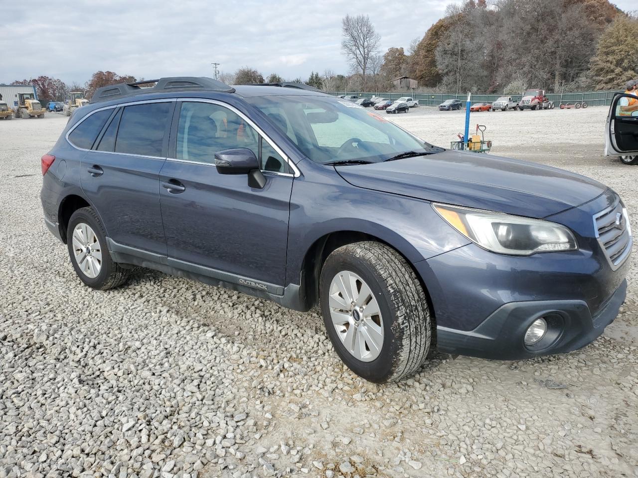 2017 Subaru Outback 2.5I Premium - Image 4