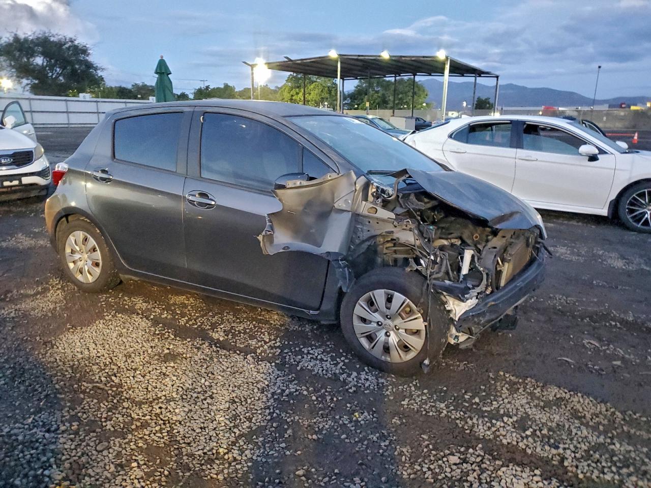 2014 Toyota Yaris - Image 4