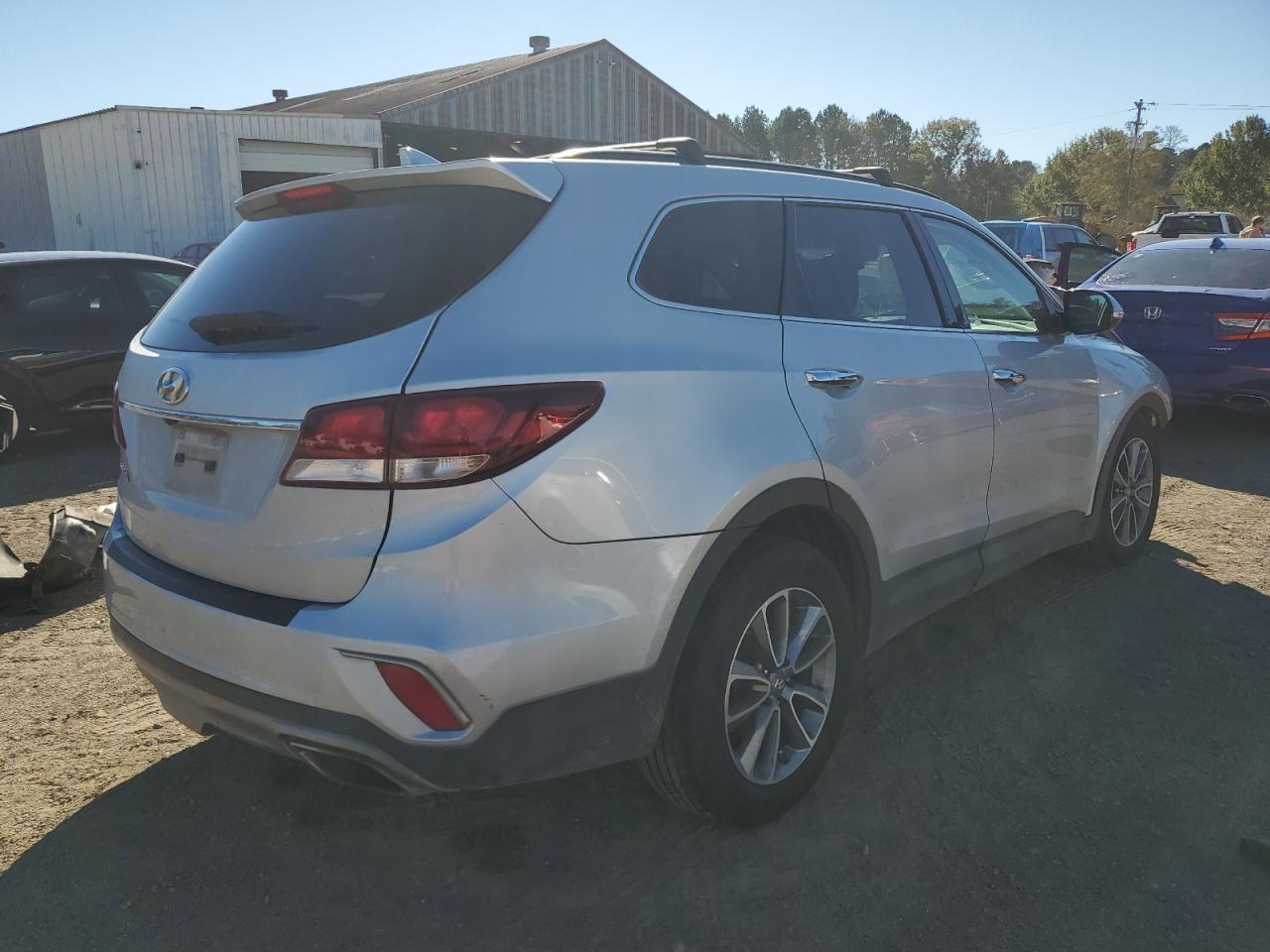 2017 Hyundai Santa Fe Se - Фото 3