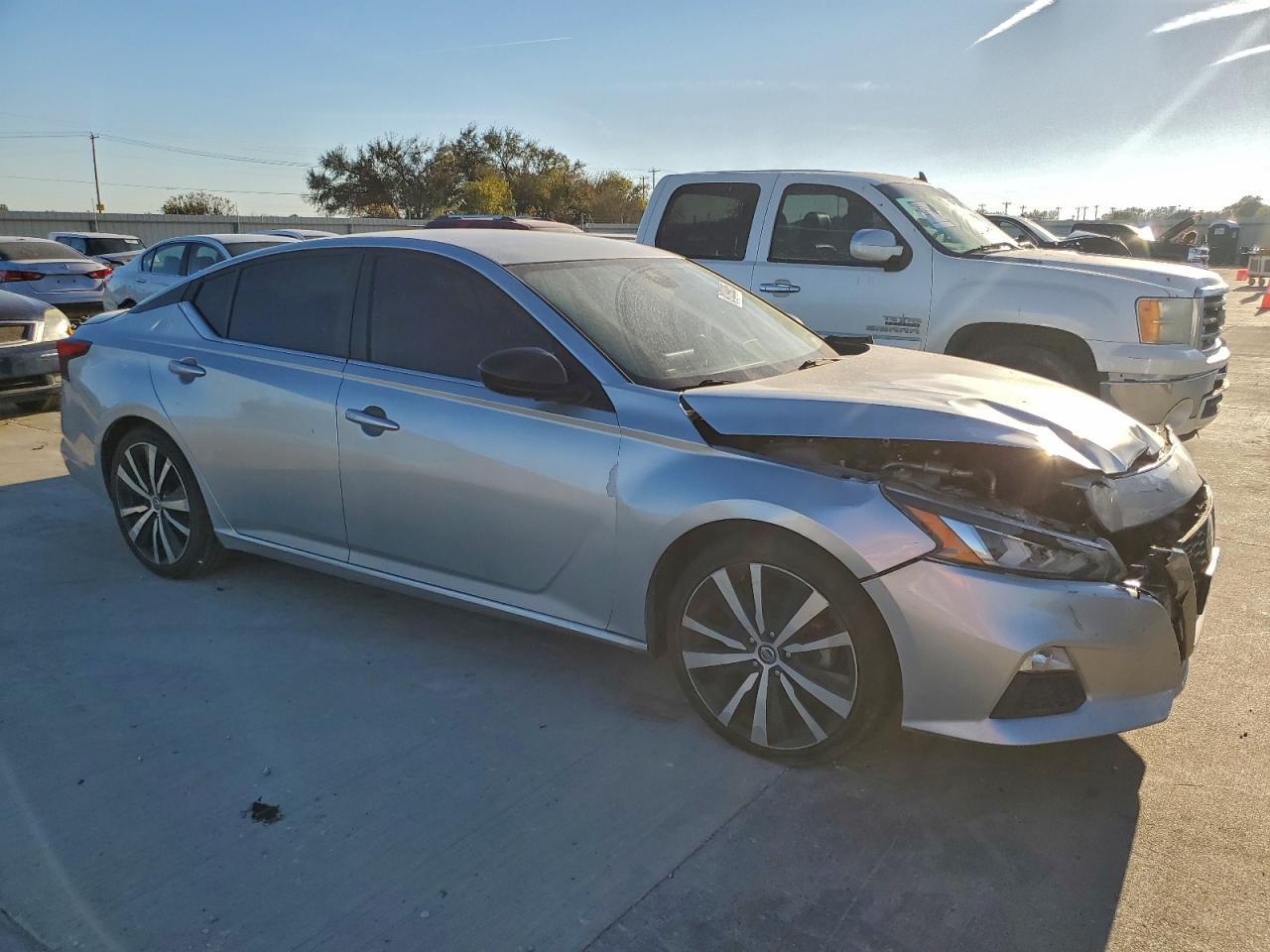 2020 Nissan Altima Sr - Фото 4