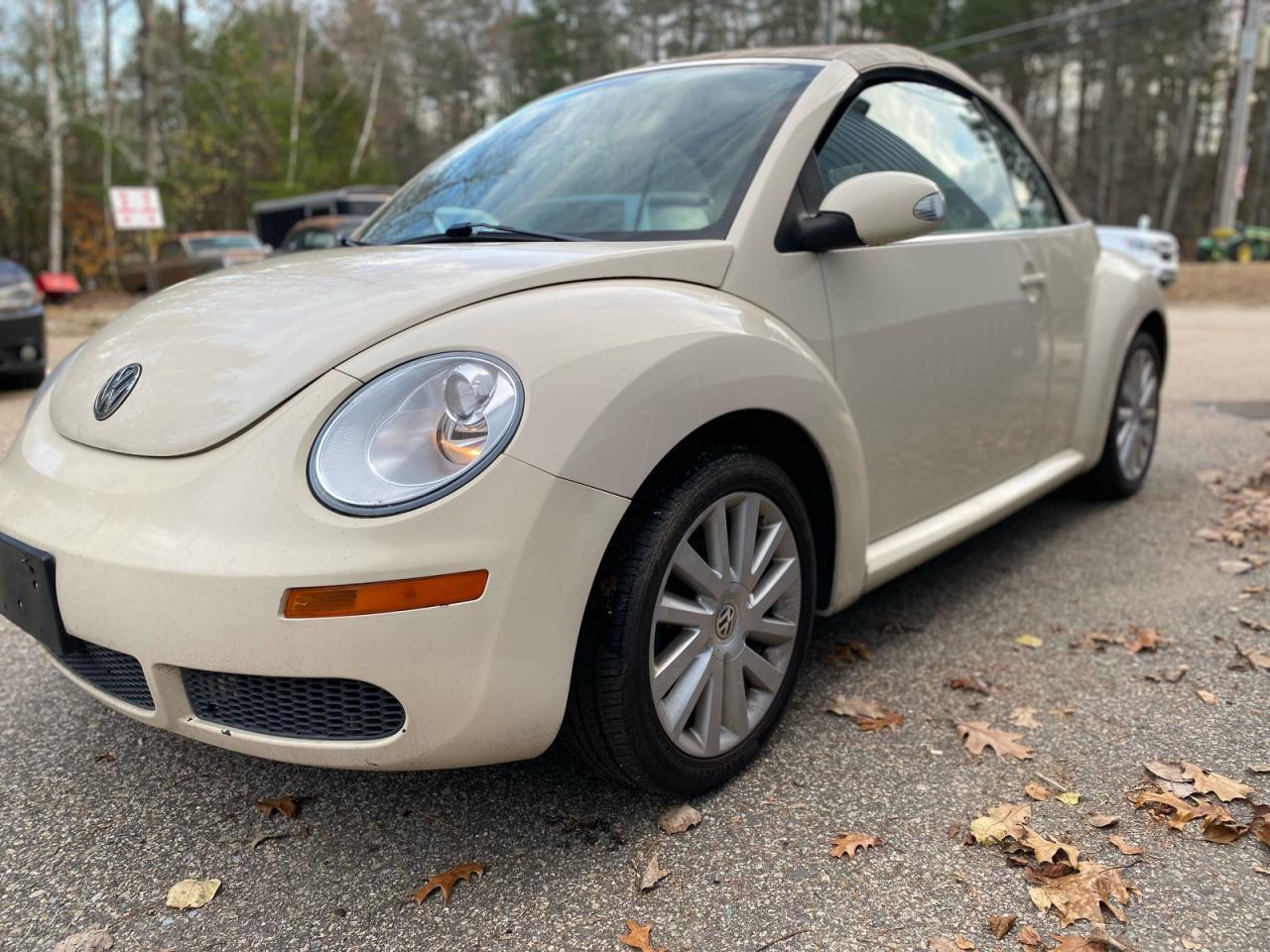 2009 Volkswagen New Beetle S - Image 2