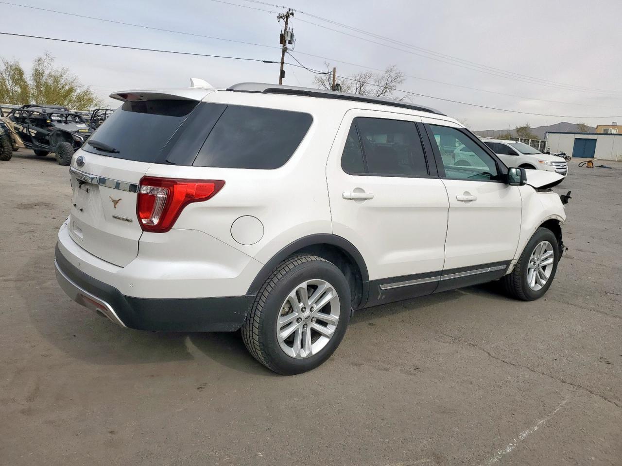 2016 Ford Explorer Xlt - Фото 3
