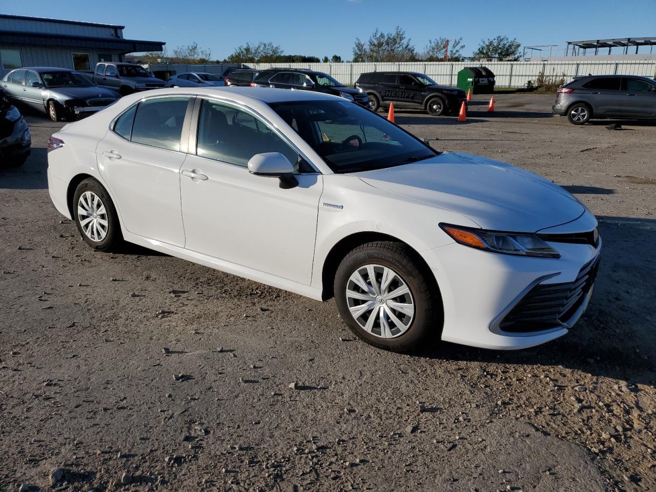 2021 Toyota Camry Le - Фото 4