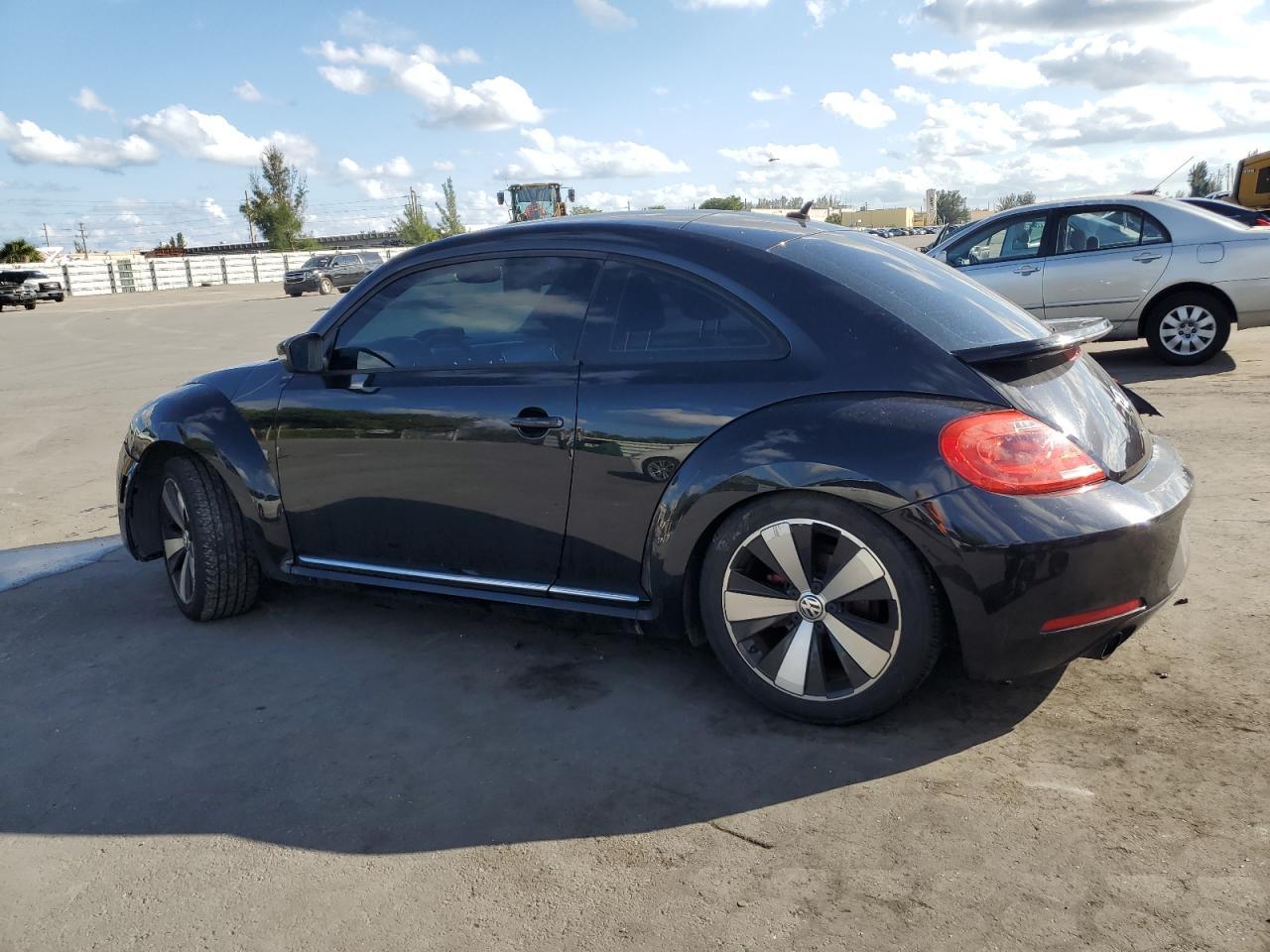 2012 Volkswagen Beetle Turbo - Фото 2