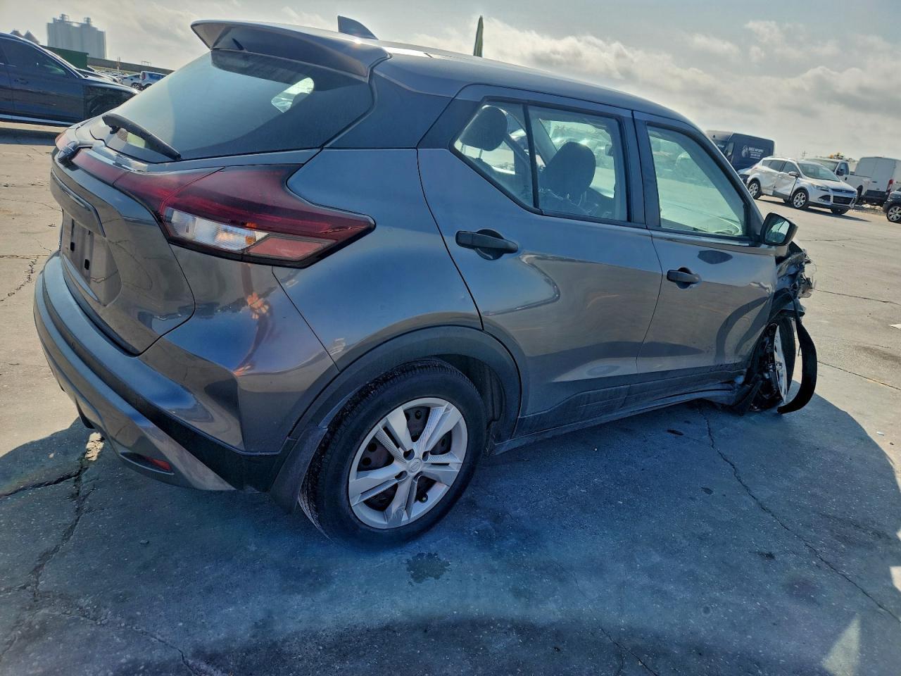 2022 Nissan Kicks S - Image 3