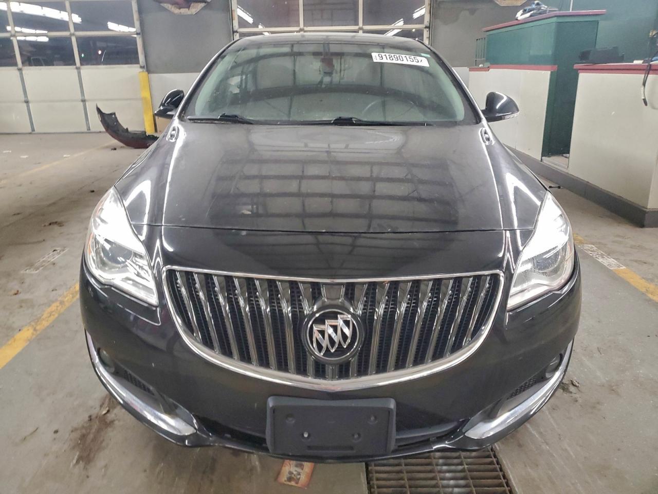 2017 Buick Regal Sport Touring - Image 5