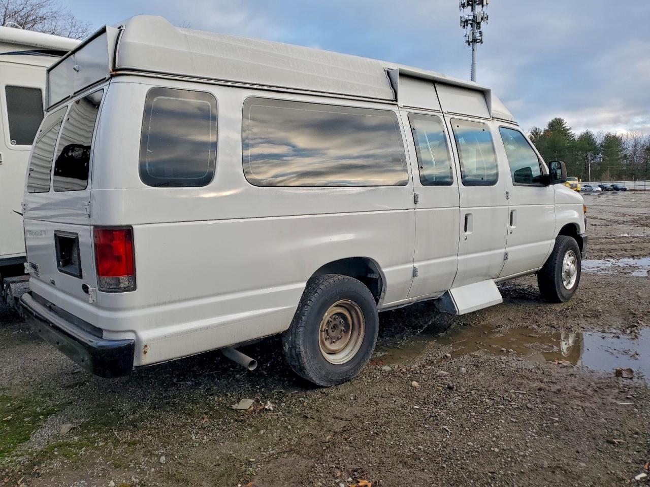 2014 Ford Econoline E250 Van - Фото 3