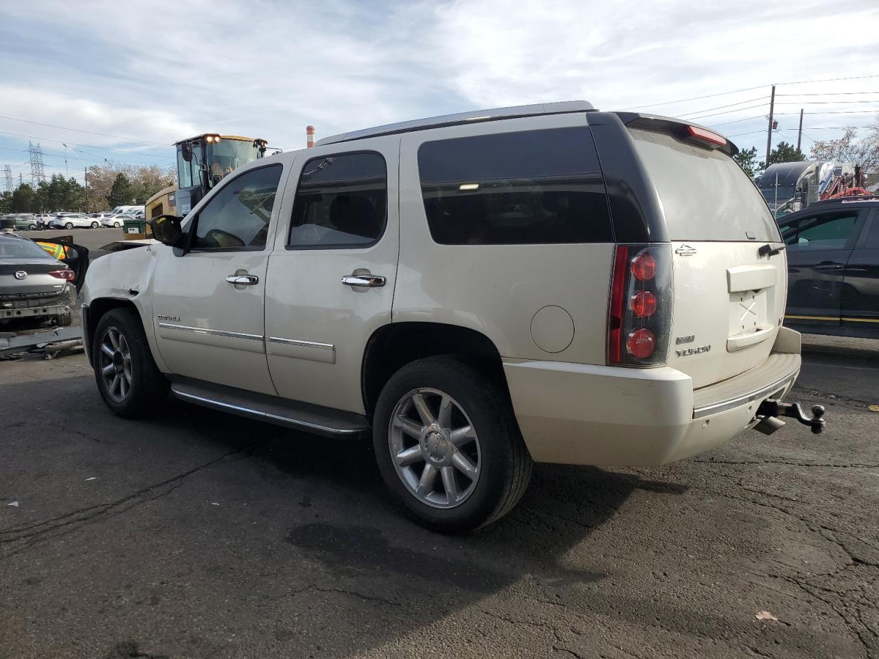 2010 GMC Yukon Denali - Фото 2