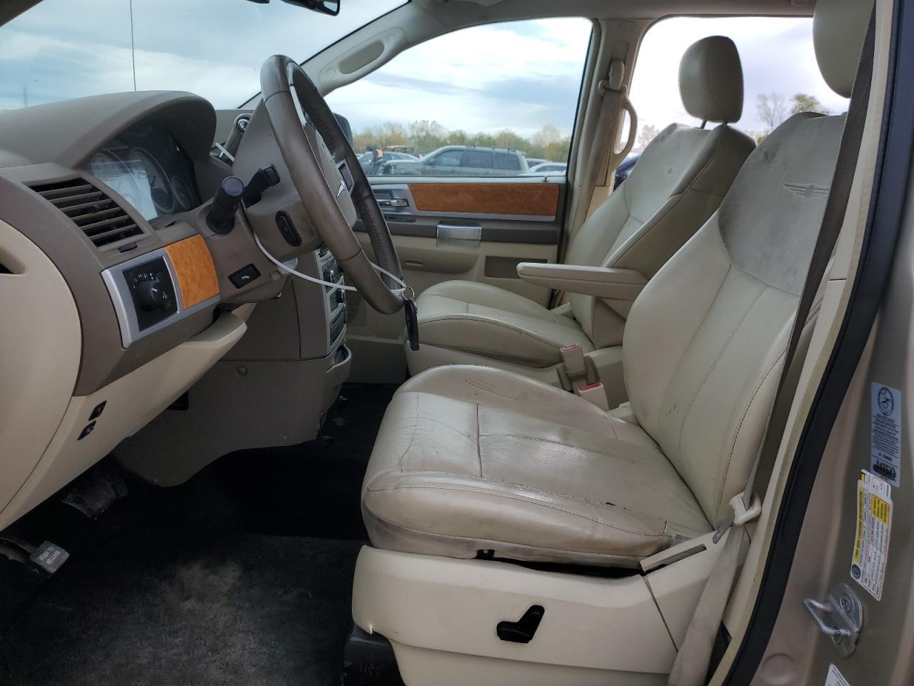 2009 Chrysler Town & Country Limited - Фото 7