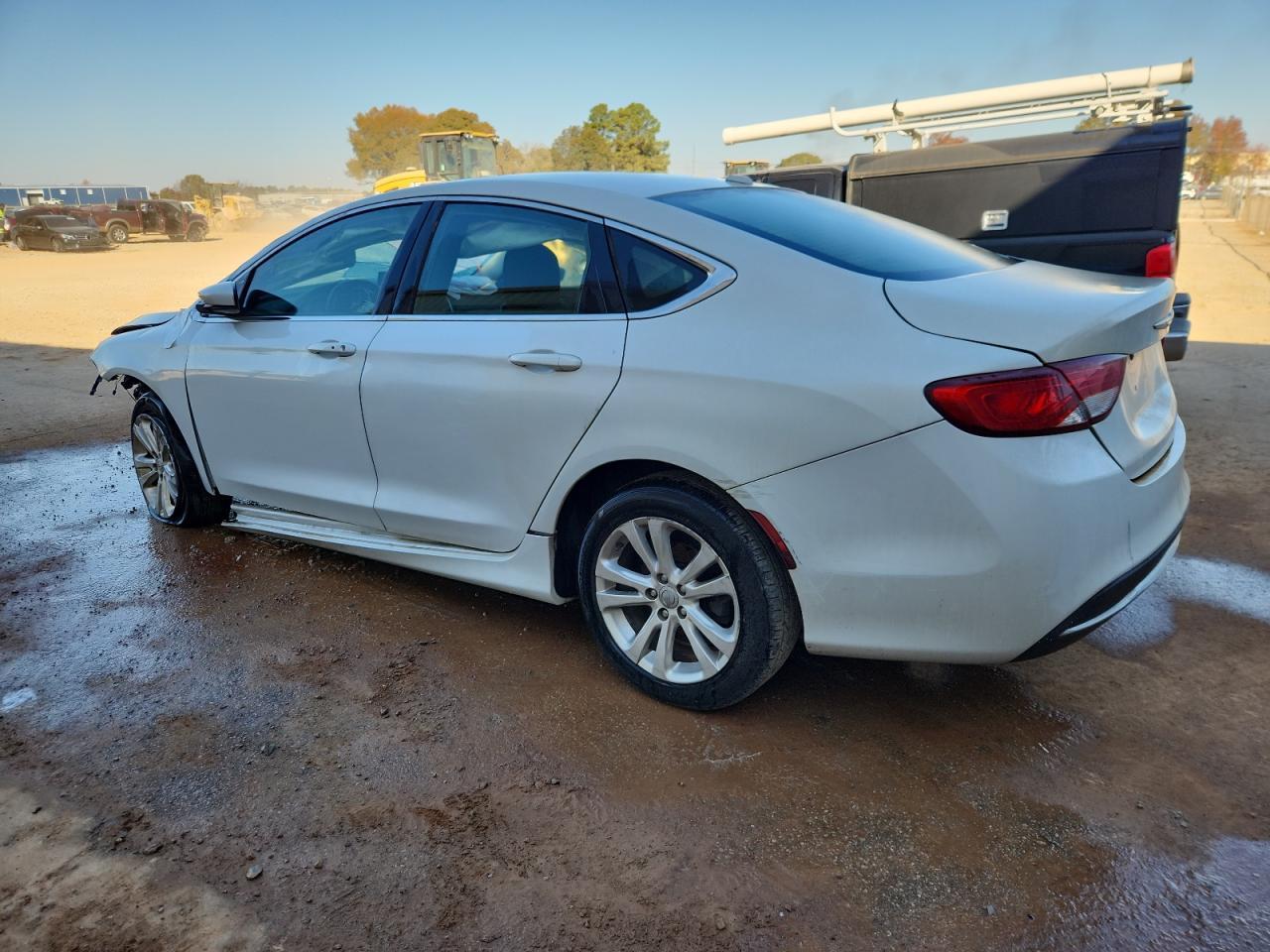 2015 Chrysler 200 Limited - Фото 2