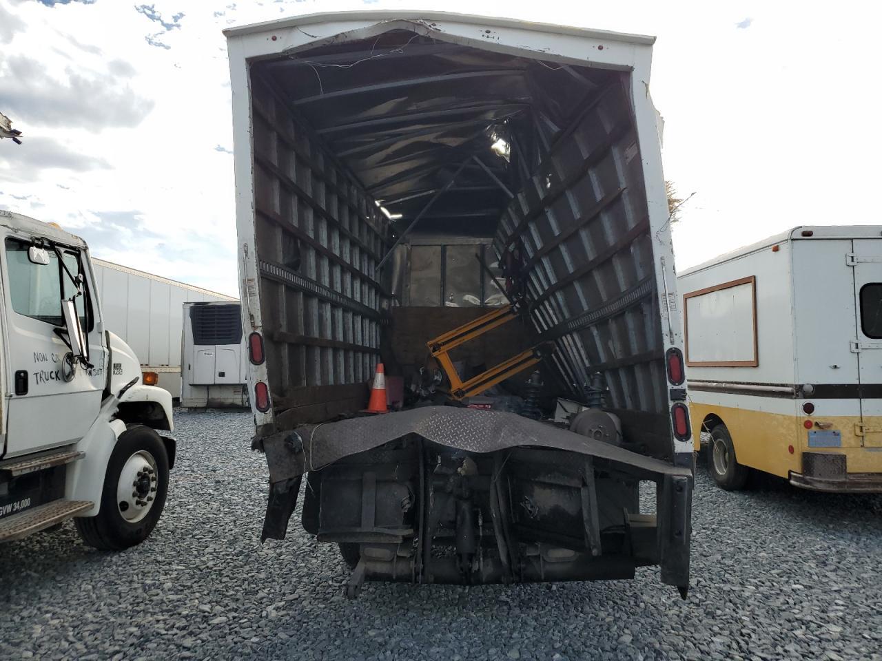 2012 Isuzu Npr Hd Box Truck - Фото 6